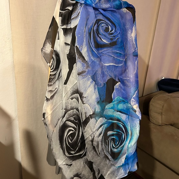 Vince Camuto blues, black and white silk scarf. So unique - Picture 8 of 8